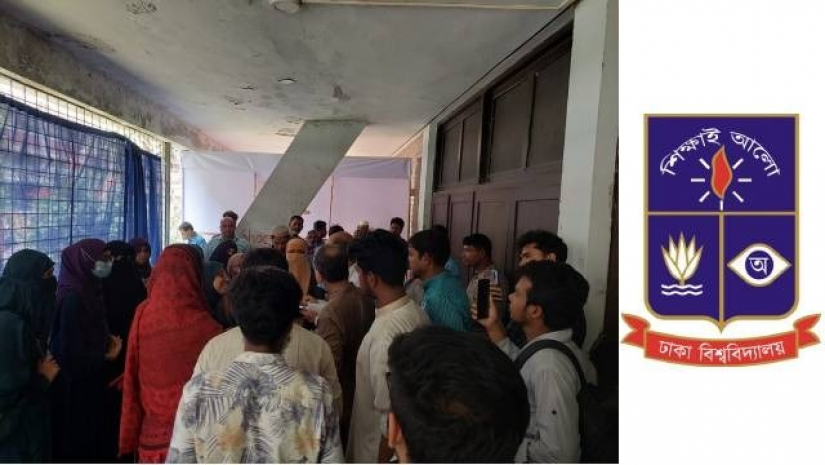 টিএসসিতে ছাত্রীদের নামাজ আদায়ে প্রশাসনের বাধা
