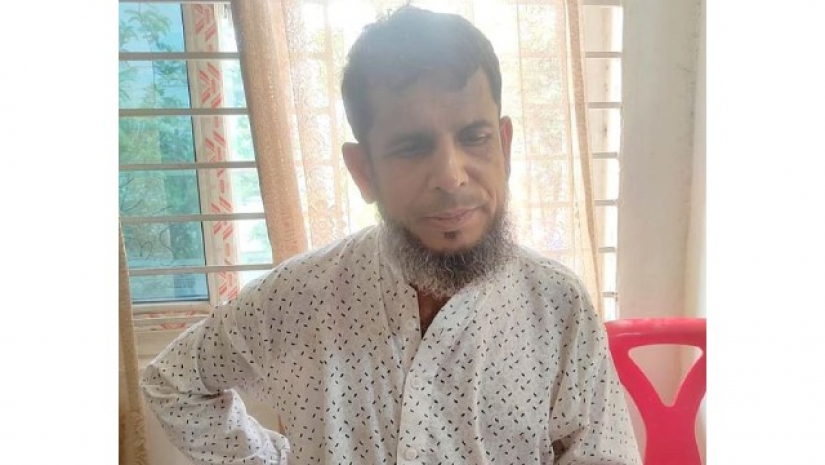 বাসে জাবির দুই ছাত্রীর জামা কেটে দেওয়ার অভিযোগে আটক ১