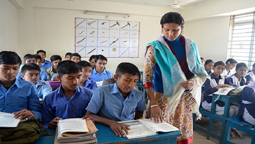 ‘আমি এমন শিক্ষক, ঈদে বাড়ি ফিরতে গাড়ি ভাড়াও বাবার কাছে চাইতে হবে’
