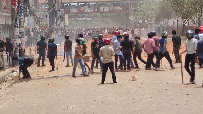 ঢাকা কলেজের হল বন্ধের সিদ্ধান্ত প্রত্যাখ্যান, ভারপ্রাপ্ত অধ্যক্ষ অবরুদ্ধ