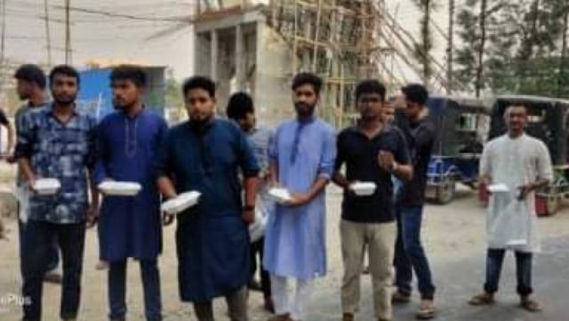 পাবিপ্রবি বঙ্গবন্ধু হল ছাত্রলীগ সাধারণ সম্পাদকের ইফতার বিতরণ