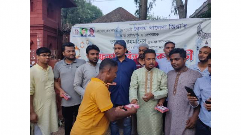 ঢাবির অমর একুশে হল ছাত্রদলের ইফতার বিতরণ