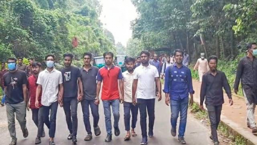 চবিতে সভাপতি-সাধারণ সম্পাদক ছাড়াই ছাত্রদলের শোডাউন