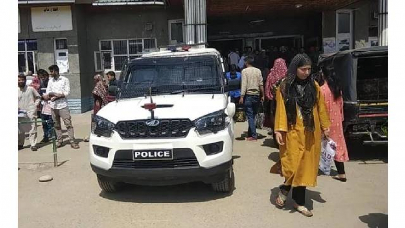 কাশ্মীরে জঙ্গিদের গুলিতে ঝাঁঝরা শিক্ষিকা