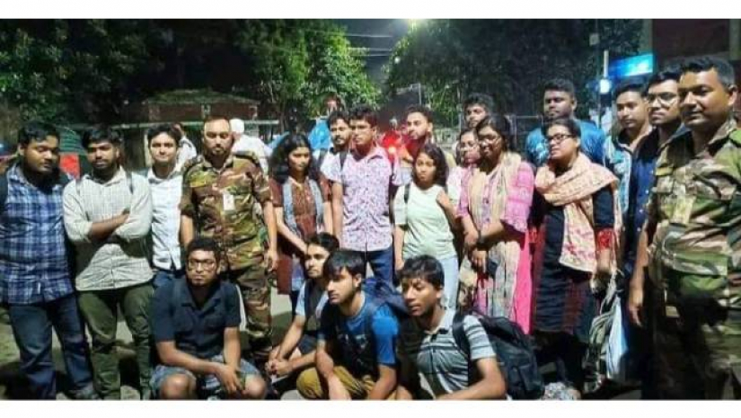বন্যায় আটকা পড়া ঢাবির সেই ২১ শিক্ষার্থী ক্যাম্পাসে ফিরলেন