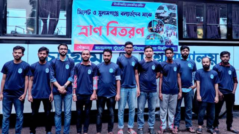 বন্যার্তদের পাশে দাঁড়াতে চবির বাসে সিলেট যাচ্ছেন শিক্ষার্থীরা