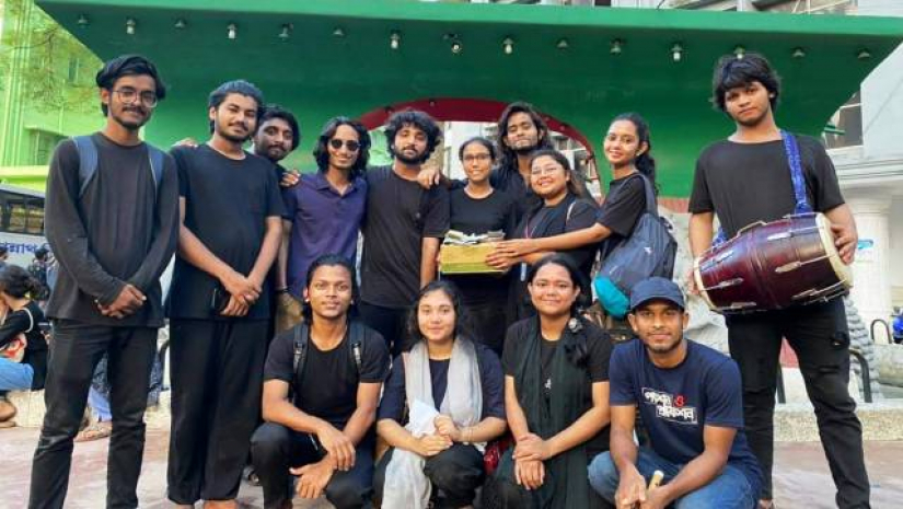 বানভাসি মানুষের পাশে জবির নাট্যকলার শিক্ষার্থী