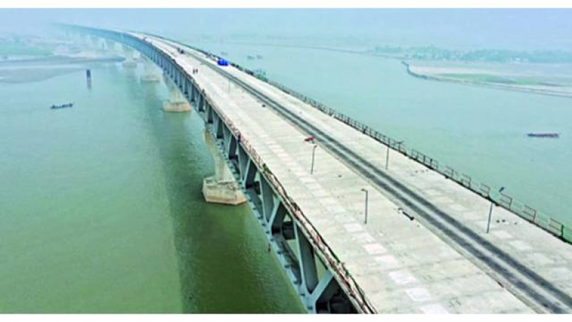 পদ্মা সেতুতে দাঁড়িয়ে ছবি তোলায় নিষেধাজ্ঞা