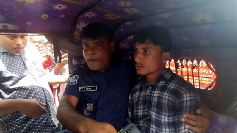 আদালতে প্রকাশ্যে বাদীকে ছুরিকাঘাতে হত্যা