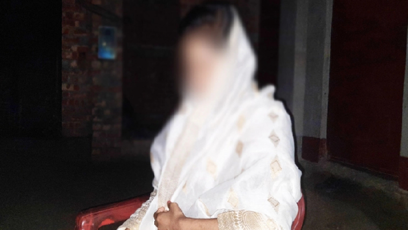 স্ত্রীর মর্যাদার দাবিতে জগন্নাথ বিশ্ববিদ্যালয়ের শিক্ষার্থীর বাড়িতে কলেজছাত্রী