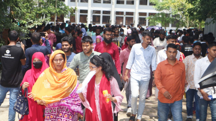 সংক্ষিপ্তের কথা বলে পূর্ণাঙ্গ সিলেবাসে হল গুচ্ছের প্রশ্ন