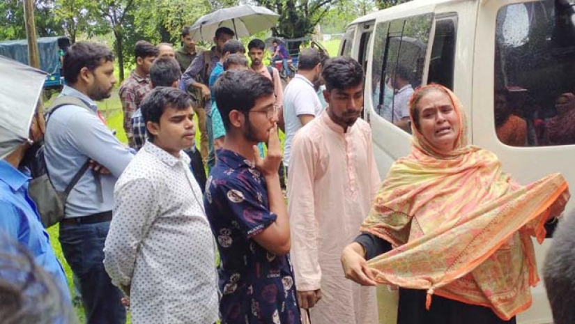 শাবিপ্রবি ক্যাম্পাসে এসে সন্তান হত্যার বিচার চাইলেন বুলবুলের মা
