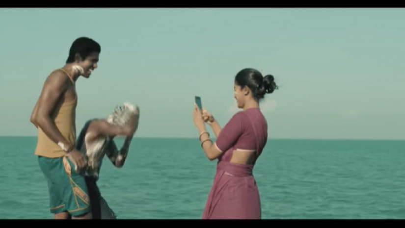 ‘হাওয়া’র নতুন গান ‘আটটা বাজে দেরি করিস না’ (ভিডিও)