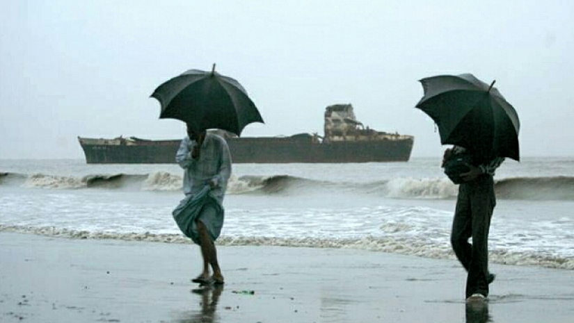 সমুদ্রবন্দরে ৩ নম্বর সতর্ক সংকেত, ভারি বৃষ্টির সম্ভাবনা