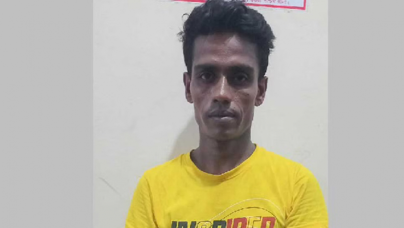 গ্রেপ্তার এড়াতে ছদ্মবেশে খিচুড়ির ভ্যানে গাঁজা বিক্রি, ক্রেতা সাজল পুলিশ