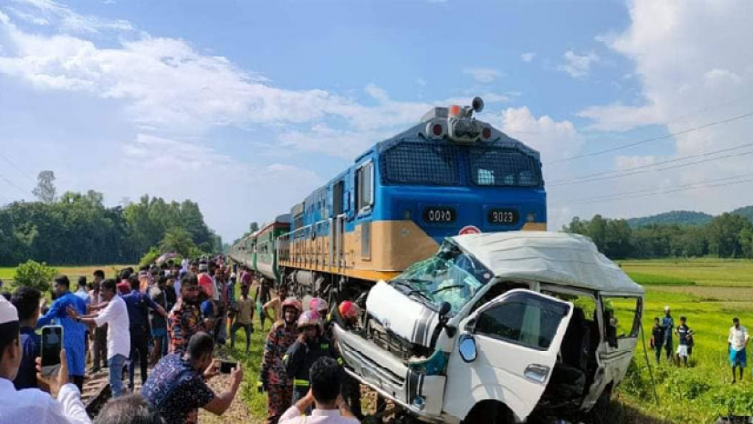 মিরসরাইয়ে ট্রেন দুর্ঘটনায় গেটম্যান ও মাইক্রোচালক দায়ী: তদন্ত কমিটি