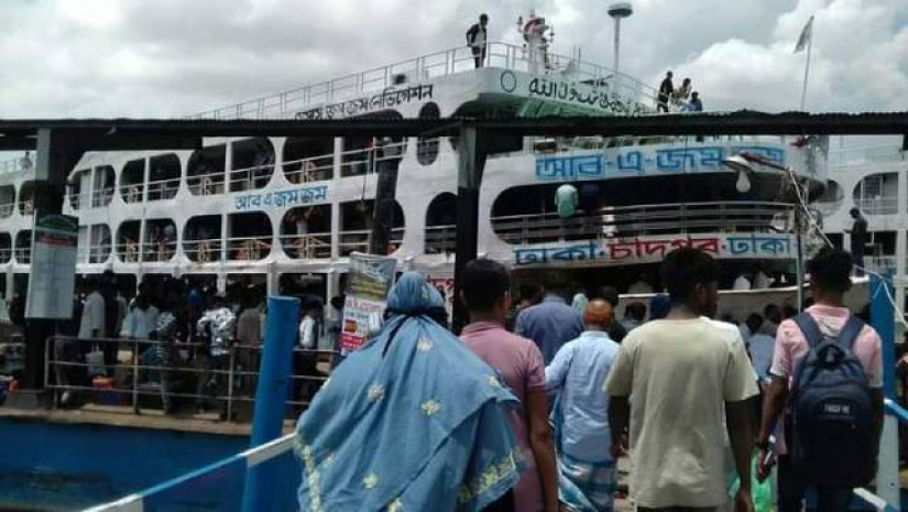 হঠাৎ লঞ্চের ভাড়া বৃদ্ধি, বিপাকে চাঁদপুরের যাত্রীরা