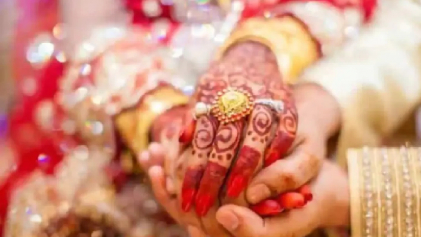 মেয়ের বিয়ের কার্ড বিতরণ করছিলেন বাবা, হঠাৎ গুলি কেড়ে নিল প্রাণ