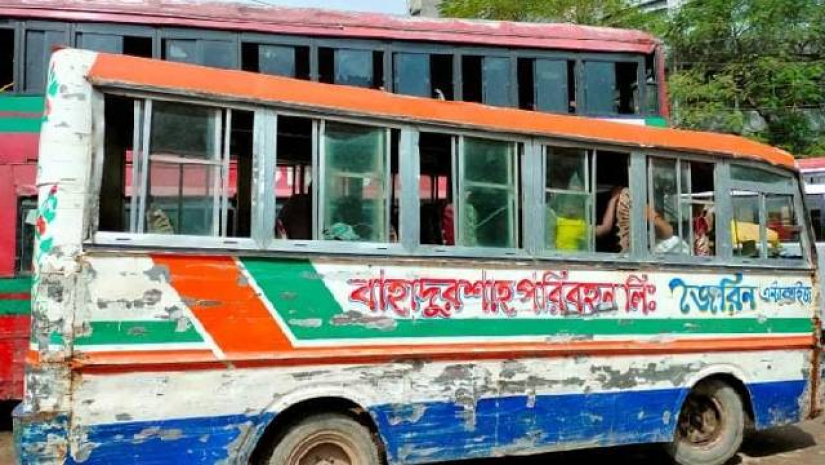 জবির প্রধান ফটকের সামনে বাস-রিকশা সংঘর্ষে নিহত ১