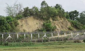 সীমান্তে স্থানীয়দের সরিয়ে নেওয়ার সিদ্ধান্ত আজ