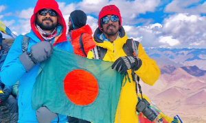 হিমালয়ের ৪ চূড়া জয় বাংলাদেশি দুই তরুণের