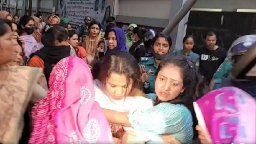 সংঘর্ষের পর ক্যাম্পাস ছাড়া ছাত্রলীগের রিভা-রাজিয়া, আনন্দ মিছিল