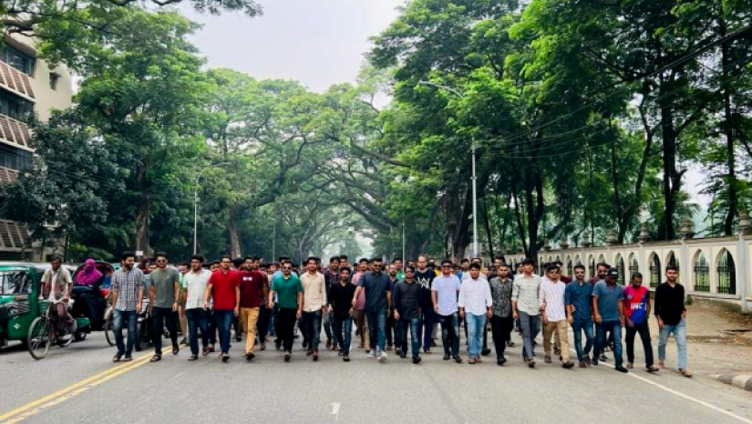 ঢাবিতে ছাত্রদল আসার খবরে মোড়ে মোড়ে ছাত্রলীগের অবস্থান