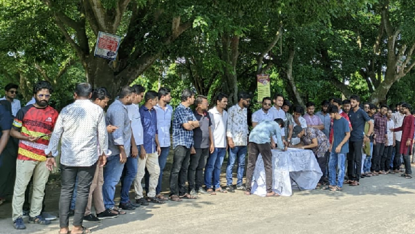 দফায় দফায় চলছে চবি ছাত্রলীগের পদবঞ্চিতদের আন্দোলন
