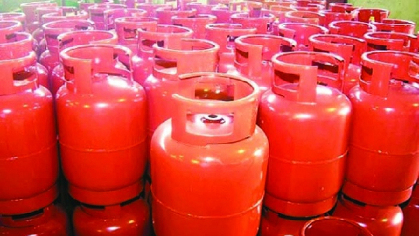 দাম কমল এলপিজি সিলিন্ডারের 