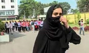 ছাত্রীদের হিজাব পরার অধিকারের স্বীকৃতি দিলেন ভারতের বিচারপতি ধুলিয়া