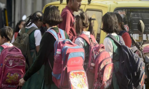 শিশুদের মেরুদণ্ডে সমস্যার বড় কারণ ভারী স্কুল ব্যাগ