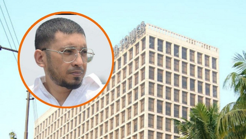 ছাত্রীদের যৌন হয়রানির পর এবার প্রকাশ্যে রেজিস্ট্রারের মাদক সেবনের ভিডিও