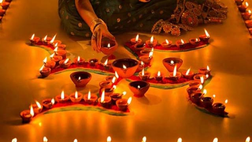শাড়িতে আগুন লেগে দগ্ধ রুয়েট ছাত্রী মৌমিতা মারা গেছেন