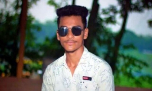 ছুরিকাঘাতের শিকার হয়ে দৌঁড়াতে দৌঁড়াতে পড়ে গেল স্কুলছাত্র রবিন