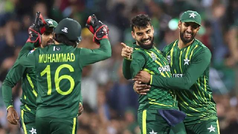 বাংলাদেশকে হারিয়ে সেমিতে পাকিস্তান