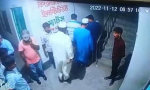 কোচিং থেকে মেডিকেলের প্রভাষককে তুলে নিয়ে গেল দুর্বৃত্তরা