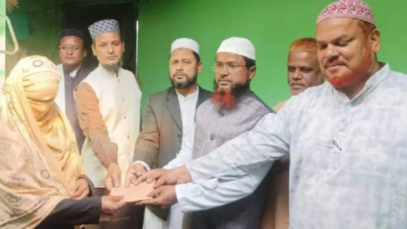 নিহত ছাত্রলীগ নেতার পরিবারকে অর্থ সহায়তা করল জামায়াত