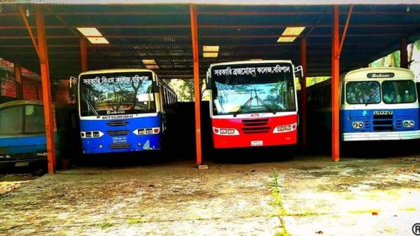 শতবর্ষী বিএম কলেজে শিক্ষার্থীদের যাতায়াত বাস মাত্র ৩টি! 