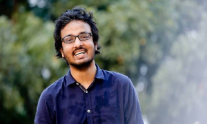 ‘কাটা যায় না, ভাঙা যায় না’ আমি এখন জলের মতন
