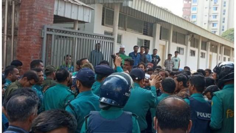 মেয়র তাপসের মাঠ উদ্বোধন অনুষ্ঠানে আলিয়া মাদ্রাসা ছাত্রলীগের হামলা