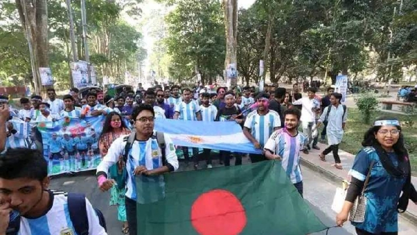 আর্জেন্টিনার পেজে রাবির প্যারিস রোডের আনন্দ মিছিলের ছবি