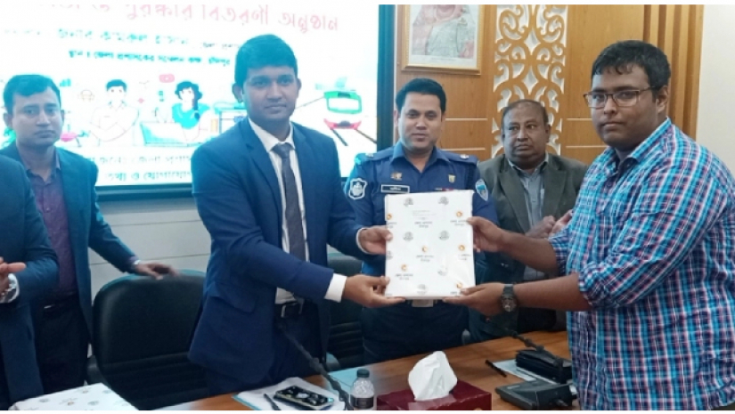 ফেসবুকে শিক্ষার্থীদের কম সময় ব্যয় করতে পরামর্শ ডিসির