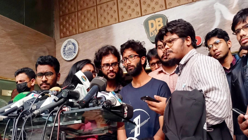 ডিবির আলামত দেখে যা জানাল বুয়েট শিক্ষার্থীরা