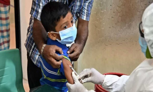 ৫ থেকে ১১ বছরের শিশুরা করোনার টিকা পাচ্ছে স্কুলেই