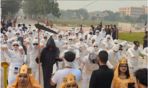 এবার ‘মমি’র সাজে কুয়েটে র‌্যাগ ডে