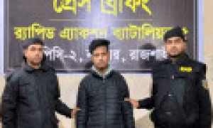 অপহৃত ছাত্রীকে উদ্ধারের সময় তরুণ গ্রেপ্তার