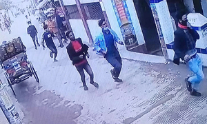 আইফোন কিনতে গিয়ে মোটরবাইক-টাকা হারালেন তরুণ