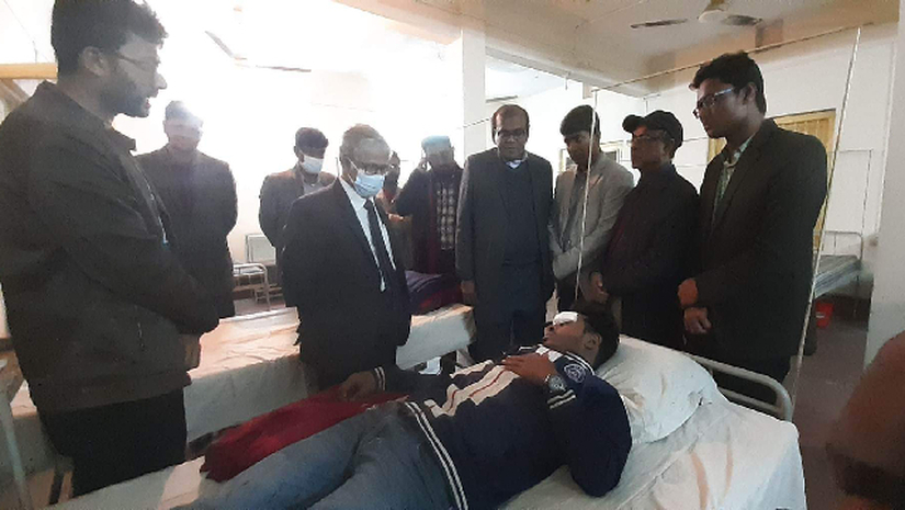 ঢাবিতে ক্রিকেট খেলা নিয়ে সংঘর্ষ, আহত ১৮