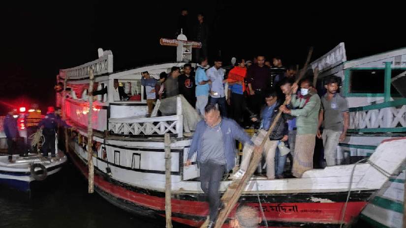 কাপ্তাই হ্রদে আটকে পড়া ১৭৫ শিক্ষার্থীকে উদ্ধার