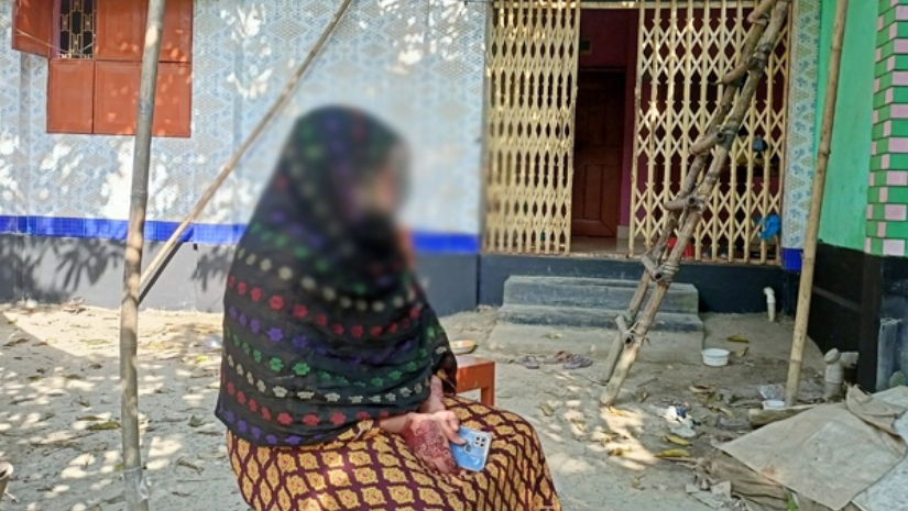 প্রেমিকের বাড়িতে বিয়ের দাবিতে অনশনে দুই সন্তানের জননী